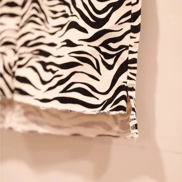 Aritzia | Wilfred zebra / animal print denim / Jean mini skirt - Size Zero - Picture 2 of 6
